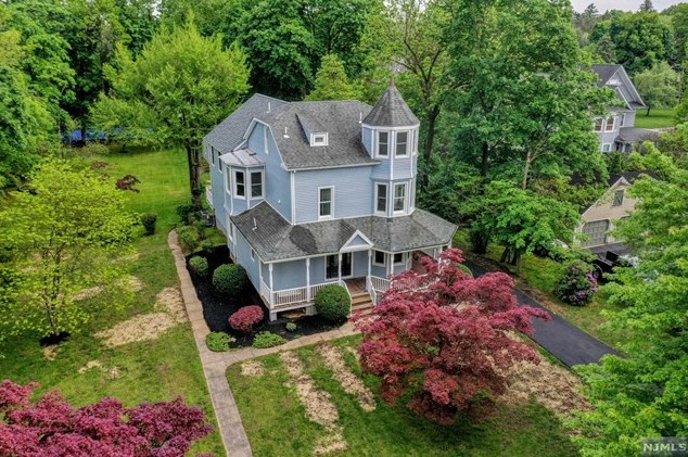159 S Irving St, Ridgewood, NJ 07450
