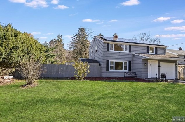 5 Duncan St, Waldwick, NJ 07463-2407