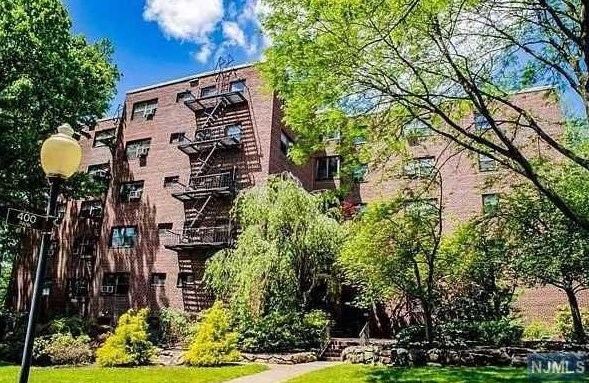 421 Park Pl #3d, West Fort Lee, NJ 07024