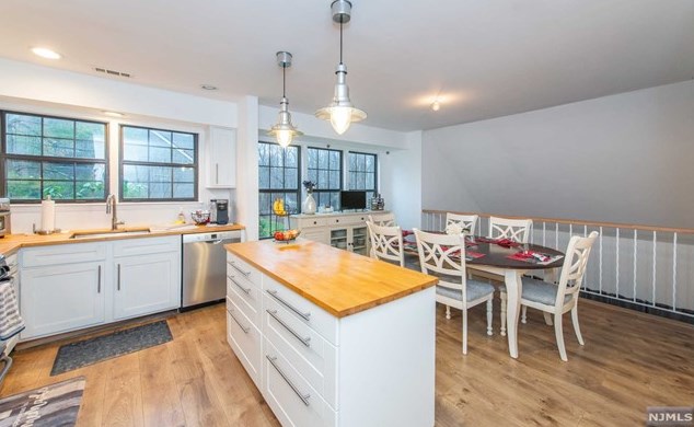 9 New Bedford Rd #a, West Milford, NJ 07480