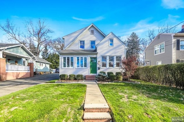 230 Paterson Ave, Midland Pk, NJ 07432