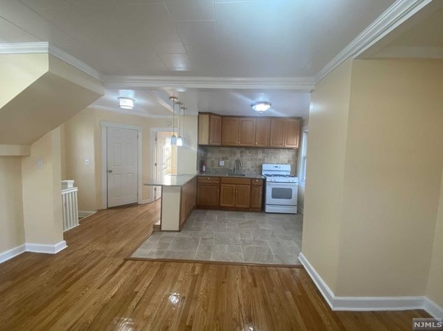 536 3rd Ave #2, Lyndhurst, NJ 07071