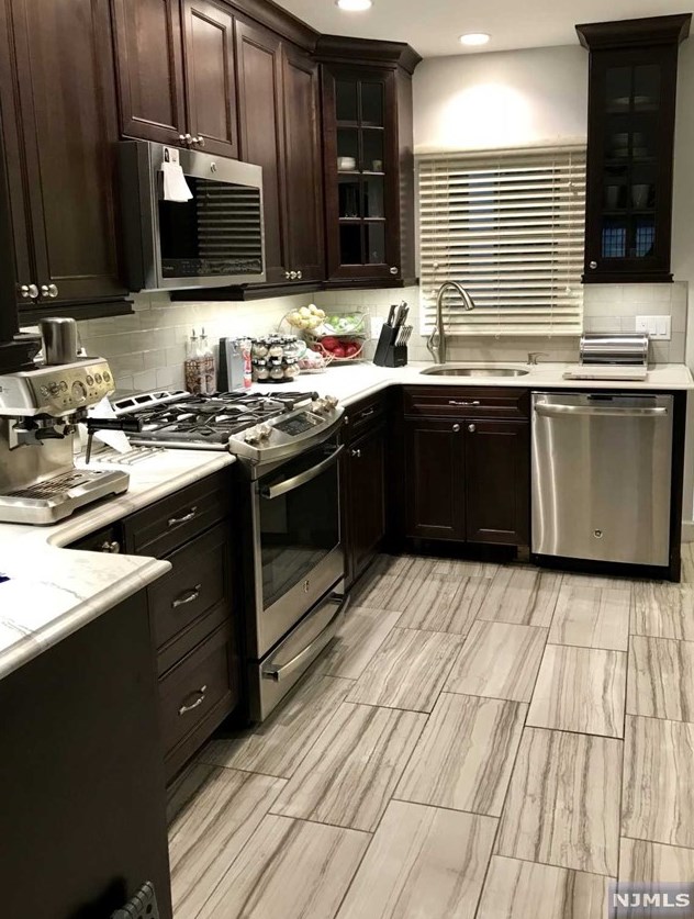 54 Chestnut Ave, Park Ridge, NJ 07656