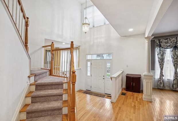 54 Ramapo River Trce, Oakland, NJ 07436