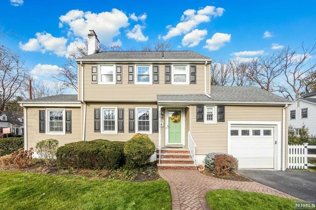 705 Warren Ave, Ho Ho Kus, NJ 07423
