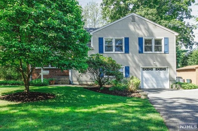 12 John Cir, Norwood, NJ 07648