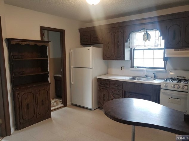 18 Allan Dr #2fl, North Arlington, NJ 07031