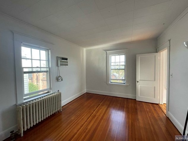 621 Undercliff Ave #2, Edgewater, NJ 07020