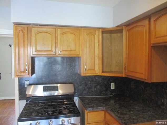 154 Bedford Ave, Teaneck, NJ 07666