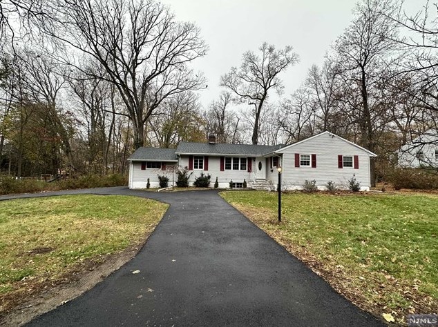 35 Elmwood Ave, Allendale, NJ 07401