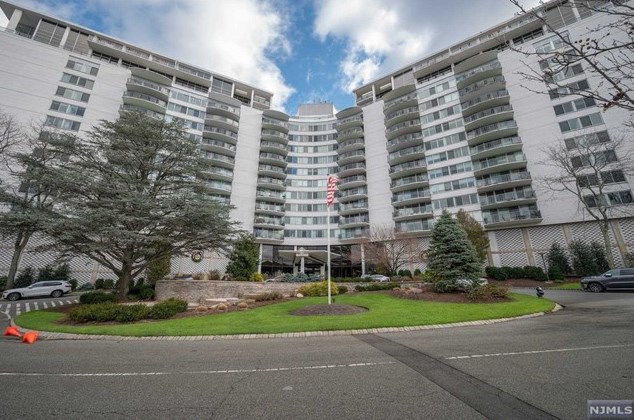 122 Claridge Dr, Verona, NJ 07044