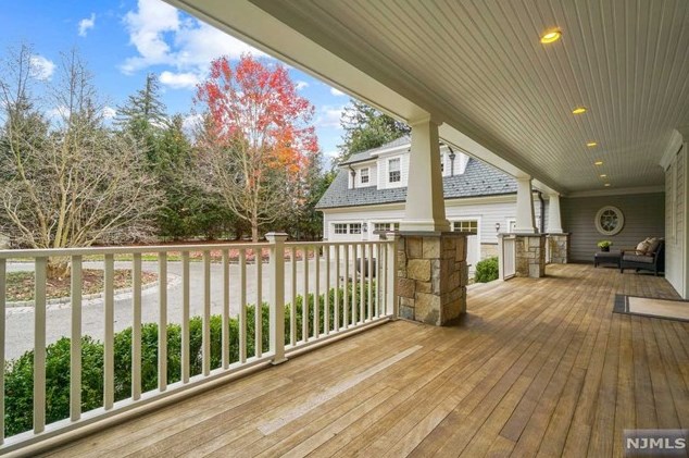 9 County Rd, Demarest, NJ 07627