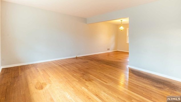 44 E Linden Ave, Dumont, NJ 07628