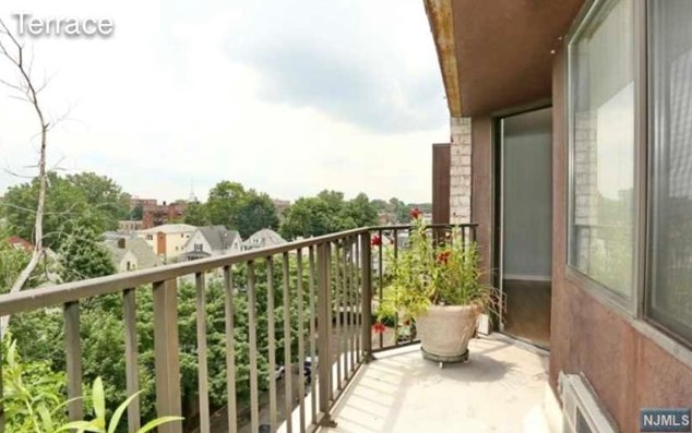 55 Clinton Pl, Hackensack NJ  07601-4524 exterior
