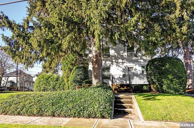 41 Cedar St, Hillsdale, NJ 07642-2641
