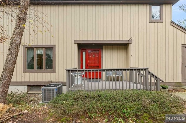 66 Cummings Ct, Mahwah, NJ 07430