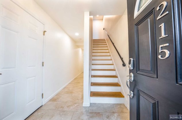 215 Broad St, Newark, NJ 07104