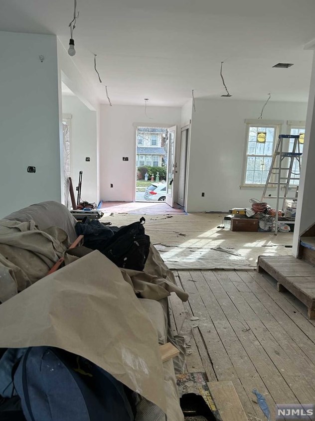 322 Mountain Way, Rutherford NJ  07070-2817 exterior