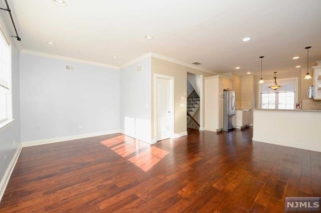 1 Glen Rock Square #a2, Ridgewood, NJ 07452