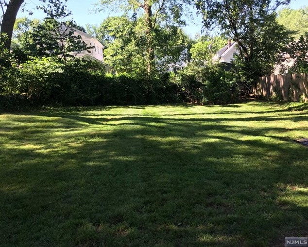 21 Poplar St, Cresskill, NJ 07626