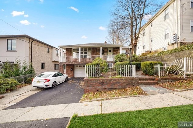 444 E Central Blvd, Palisades Park, NJ 07650