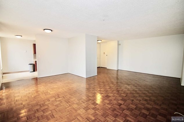 300 Winston Dr Apt 106, Cliffside Park, NJ 07010
