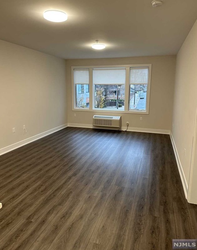 470 Main St #402, West Fort Lee, NJ 07024