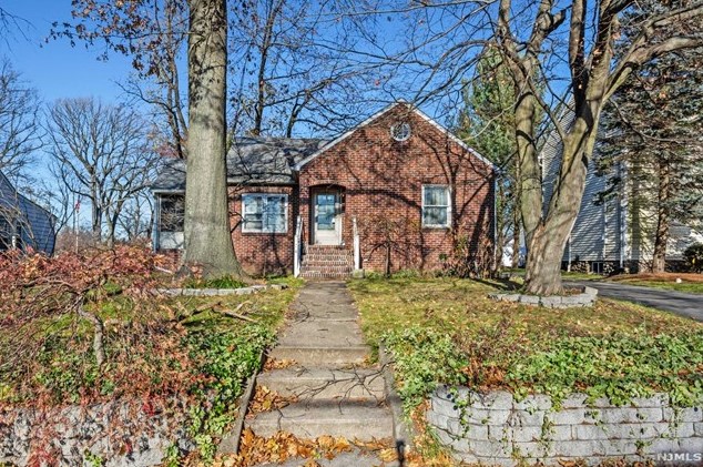 174 Glen Ave, Midland Pk, NJ 07432-1641