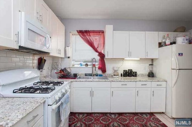 164 Bartholdi Ave, Jersey City NJ  07305-2519 exterior