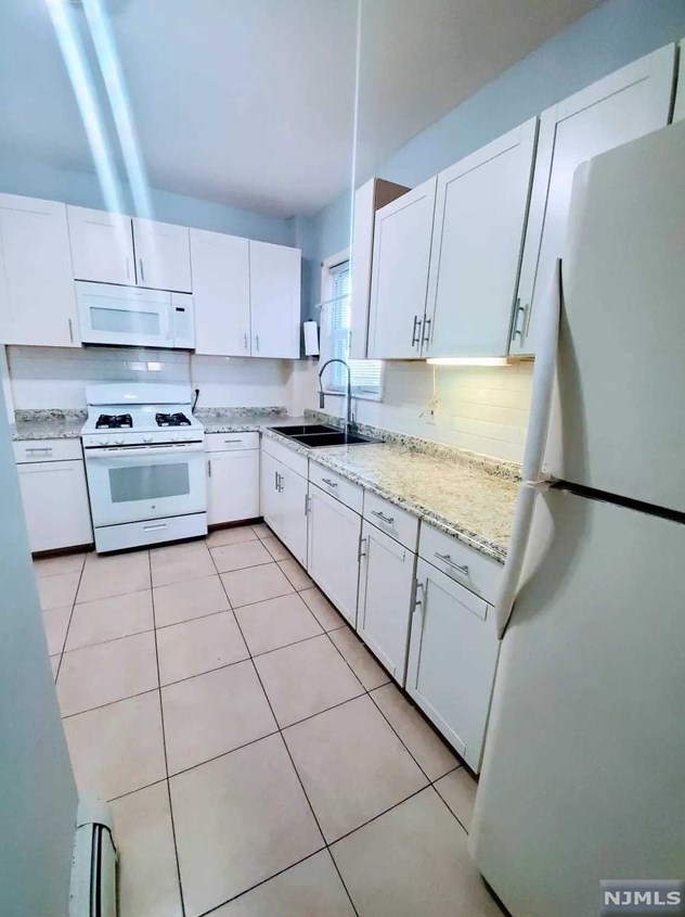 164 Bartholdi Ave, Jersey City NJ  07305-2519 exterior