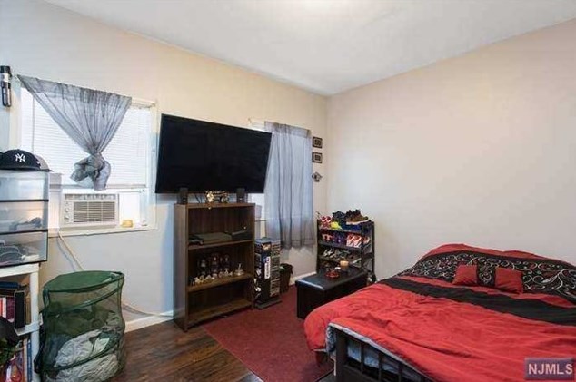 164 Bartholdi Ave, Jersey City NJ  07305-2519 exterior