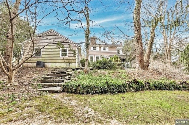 125 Hudson Ave, Tenafly NJ 07670-1039 exterior