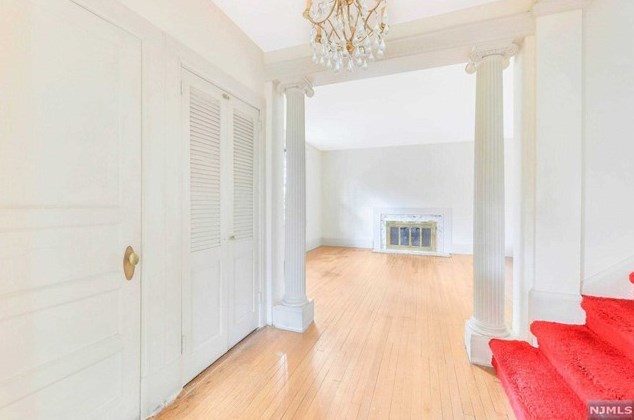 125 Hudson Ave, Tenafly NJ 07670-1039 exterior