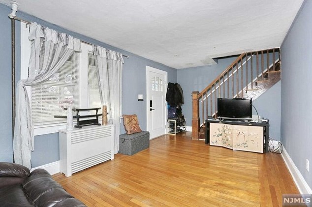 11 New York Ave, Bergenfield NJ  07621-1328 exterior