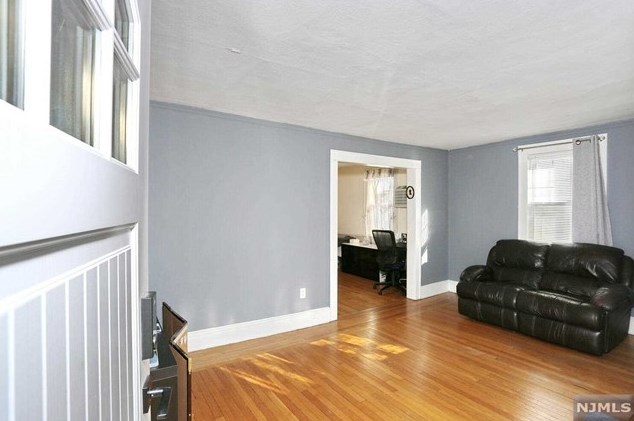 11 New York Ave, Bergenfield NJ  07621-1328 exterior