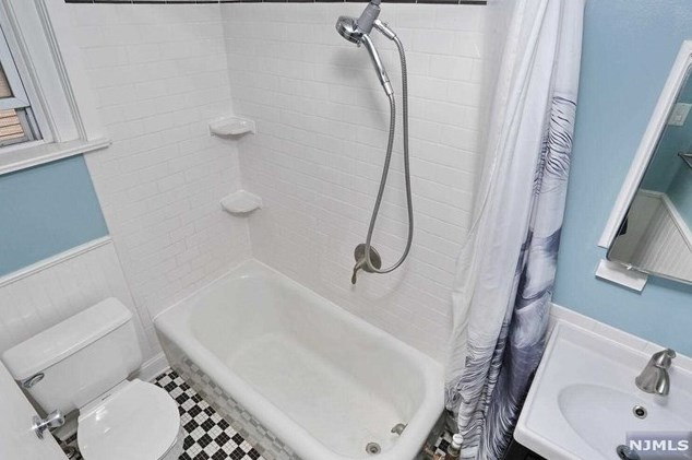 11 New York Ave, Bergenfield NJ  07621-1328 exterior