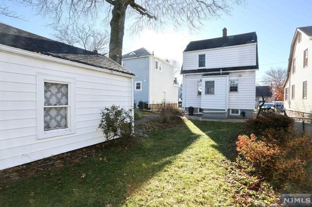 11 New York Ave, Bergenfield NJ  07621-1328 exterior