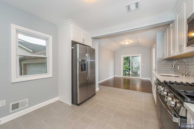 70 Park Ave, North Arlington, NJ 07031-6542