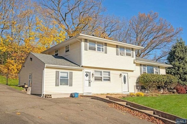 5 Missonellie Ct, Paterson, NJ 07506