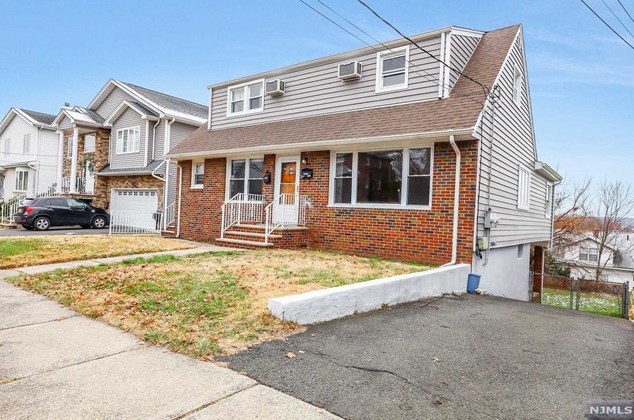 409 Macarthur Ave, Outwater, NJ 07026