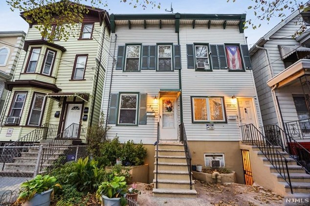204 Garside St, Newark NJ  07104-2620 exterior