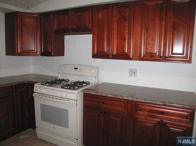 95 Mckinley Ave, Lodi, NJ 07644