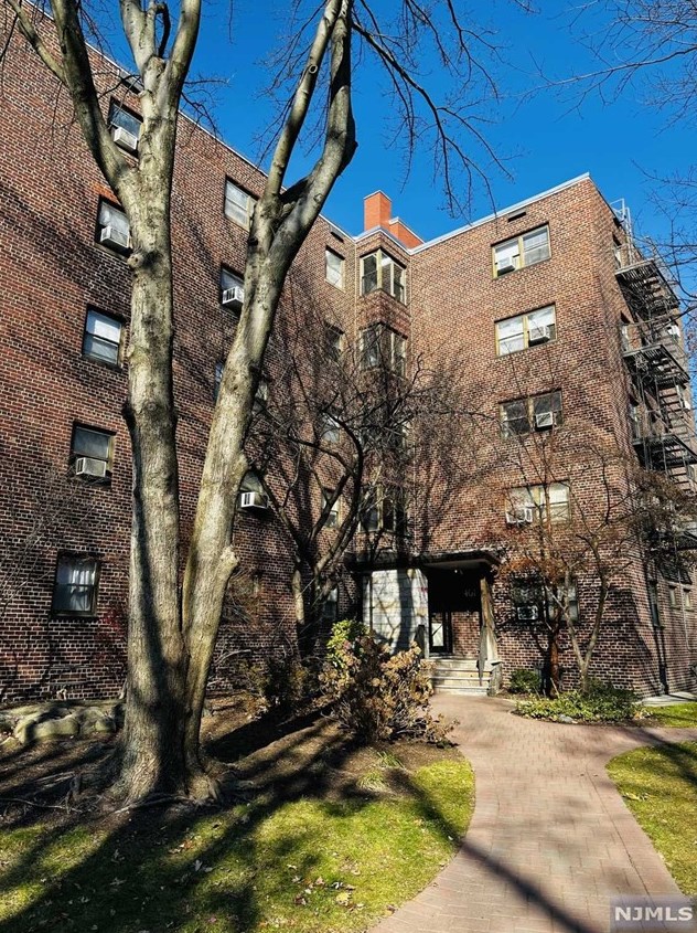 401 Park Pl #1h, West Fort Lee, NJ 07024