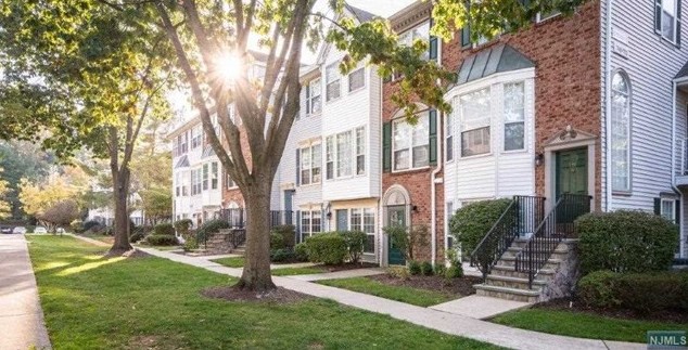 748 Pepperidge Rd, Mahwah, NJ 07430