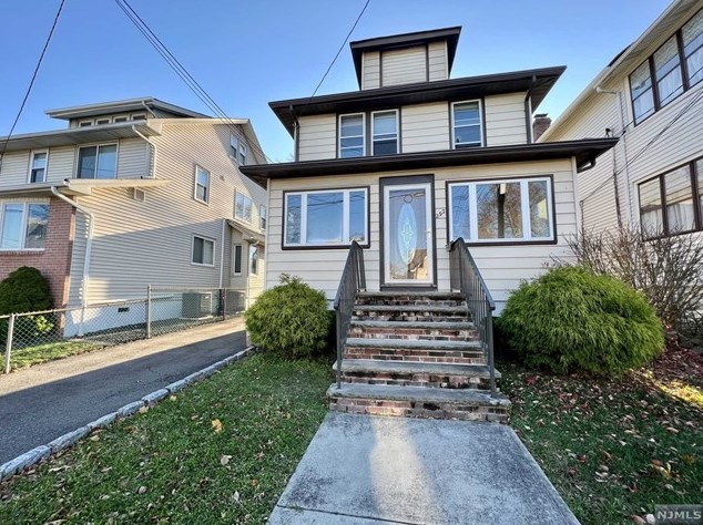 292 Watson Ave, Lyndhurst, NJ 07071