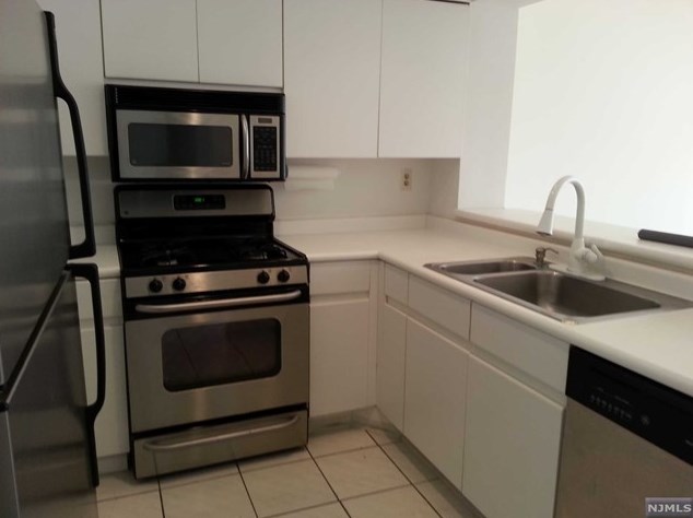603 Franklin Ct #603, Edgewater, NJ 07020