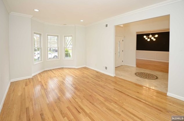 278 Idaho St, Paramus NJ  07652-5615 exterior