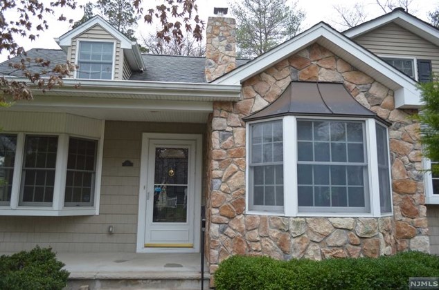 15 Lindy Pl, Westwood, NJ 07675-6907
