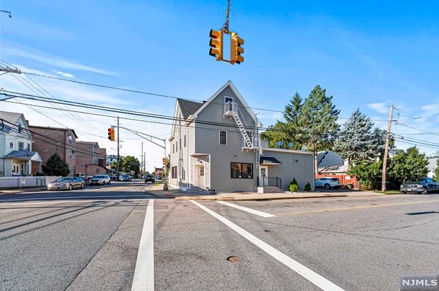 402 River Dr #3, Outwater, NJ 07026