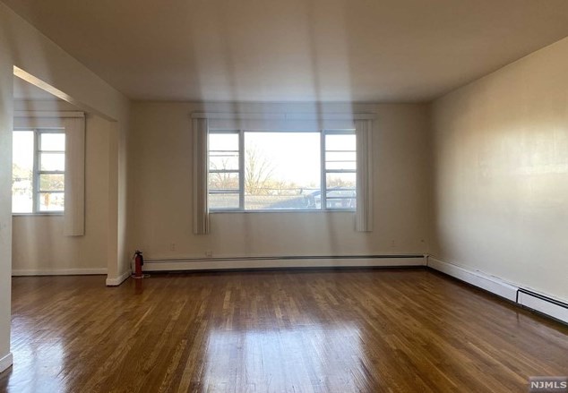 271 14th St #2 Fl, Palisades Park, NJ 07650